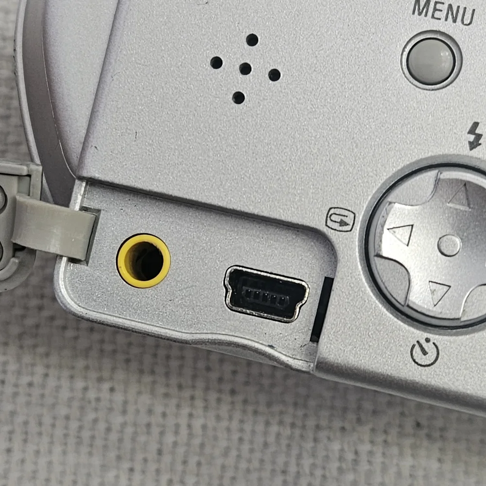 Sony Cyber-shot DSC-P71 3.2 MP Digital Camera 6X Zoom Multi Burst MPEG Movie HQX